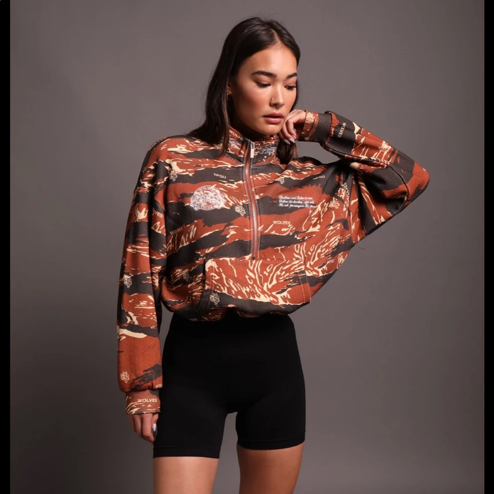 Darc Sport She Laurel Everson Mocknrck Sweater in Roman Tiger Camo